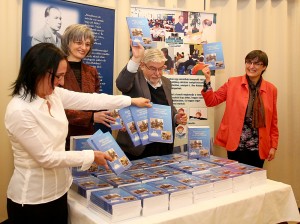 Könyvbemutató Dr. Trencsényi Lászlóval és az Alkalmazott Oktatástan csapatával Könyvbemutató Dr. Trencsényi Lászlóval és az Alkalmazott Oktatástan csapatával