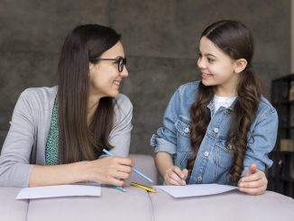 anya lányával tanul