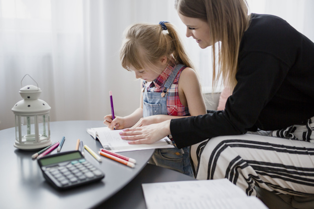 Zsebpénz és házimunka: te fizetnél a gyerekednek, hogy dolgozzon?